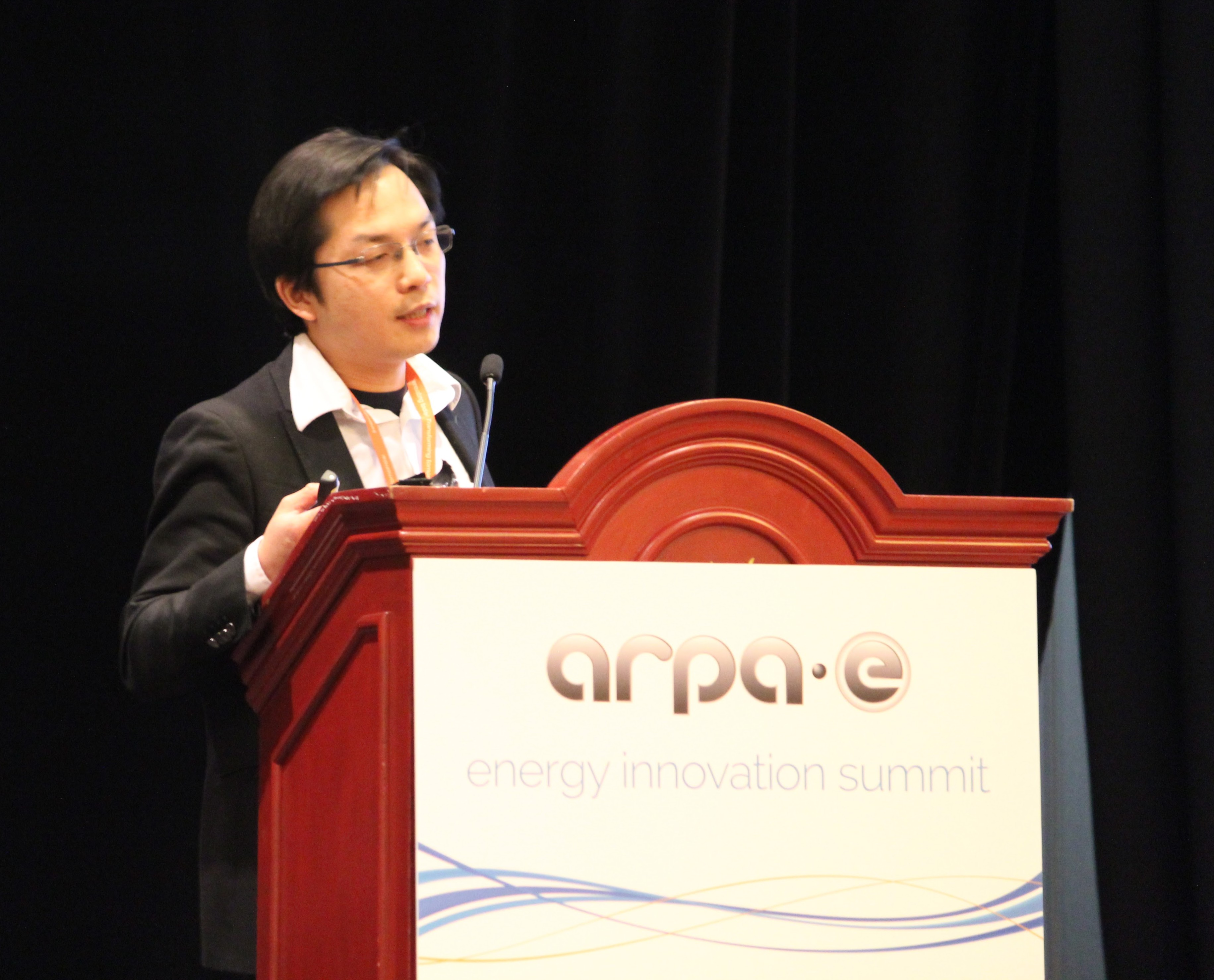 Professor Liangbing Hu pitches transparent wood at ARPA-E