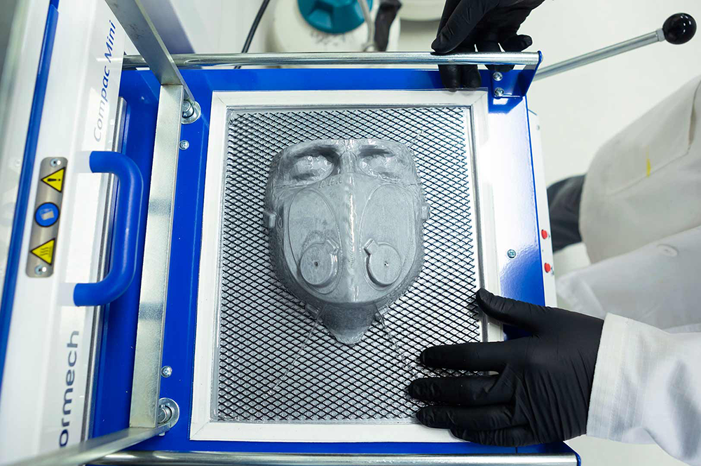 An engineer creates a molded respirator mask with the help of 3D printing. Photo: Stephanie S. Cordle