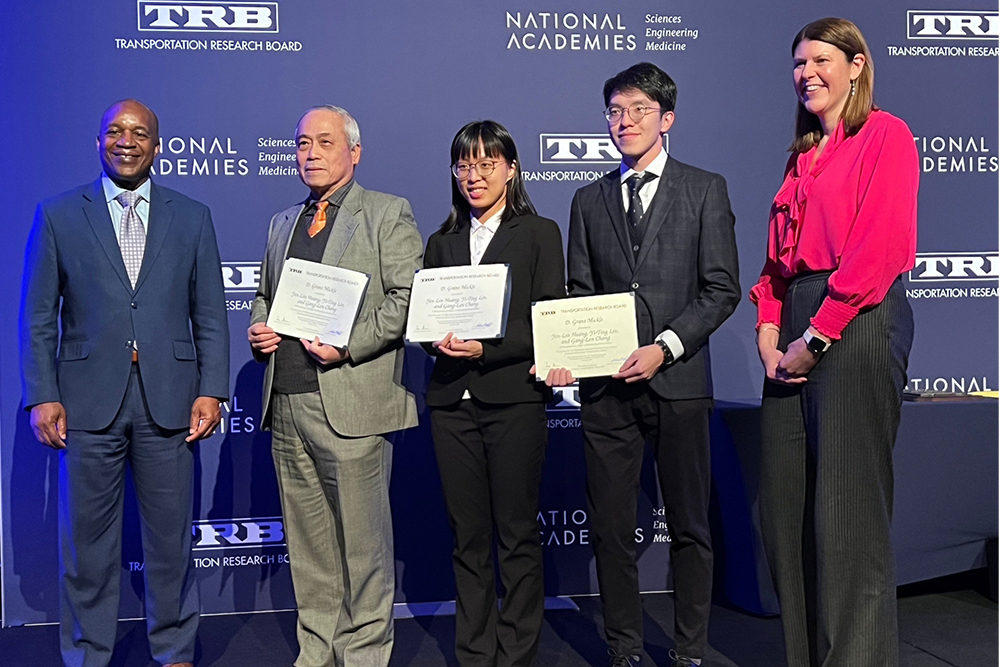 From left: TRB Executive Committee Chair Nathaniel P. Ford, Sr.; Professor Gang-Len Cnang; Yi-Ting Lin; Yen-Lin Huang, and TRB Executive Director Victoria Sheehan, Chang, Lin, and Huang received a Certificate of Award at the TRB meeting’s Thomas B. Deen Distinguished Lecture and Presentation of Awards on January 9.
