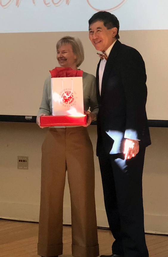 Dr. Smela receives the award from UMD President Wallace Loh. Photo courtesy of Reza Ghodssi.