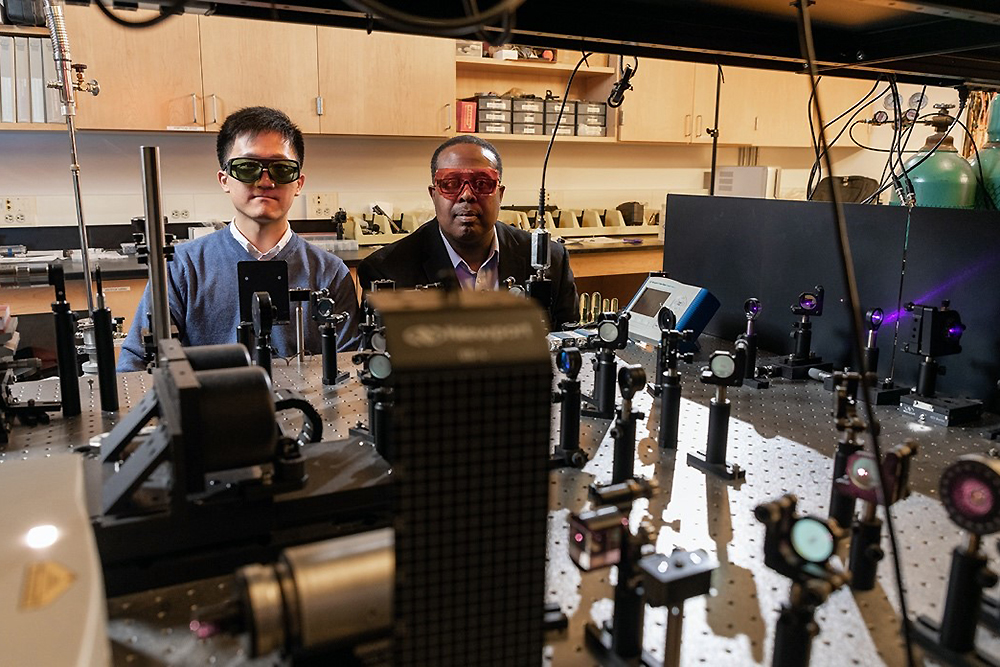 Dr. Zhe Cheng (left) and Dean of Maryland Engineering Samuel Graham, Jr. (right).