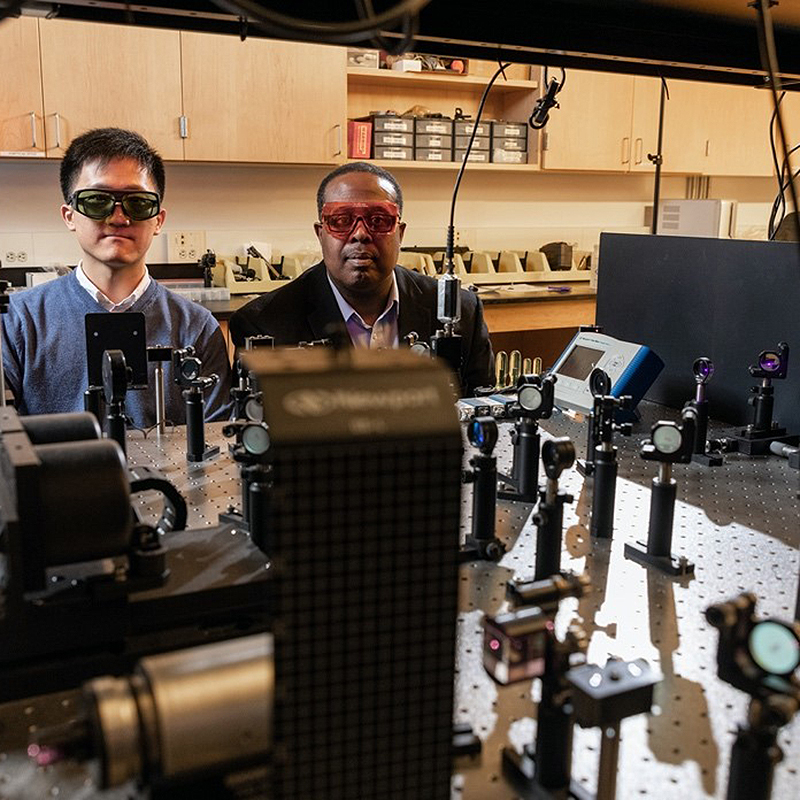 Dr. Zhe Cheng (left) and Dean of Maryland Engineering Samuel Graham, Jr. (right).