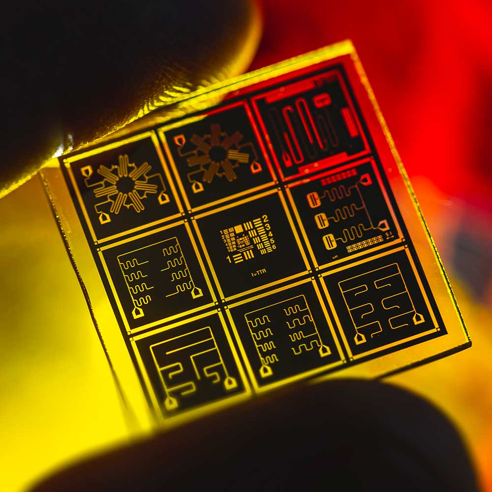 Quantum chip from the Kollár Research Group led by Assistant Professor and QTC Fellow Alicia Kollár (photo credit: John T. Consoli, University of Maryland)