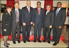 From left to right: Marilyn Berman Pollans, Nathan Bluzer (Innovation Hall of Fame committee chair), UM President C.D. Mote, Jr., Buno Pati, UM Provost Nariman Farvardin and Clark School Dean Darryll Pines. (Photo by Al Santos)