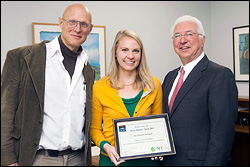 Clark School Ph.D. candidate Amy Marquardt (Department of Materials Science and Engineering [MSE]) receives the 2014 U21 Three Minute Thesis award from Dr. Charles Caramello, Dean of the University of Maryland Graduate School. Left to right: Professor Ray Phaneuf (MSE), Amy Marquardt, and Dr. Charles Caramello. Photo by Thai Nguyen.